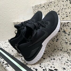 Nike Epic React Flyknit 2